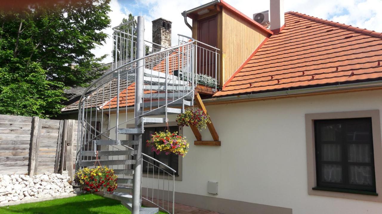 Tuendergyoengye Apartmanhaz Зирц Экстерьер фото