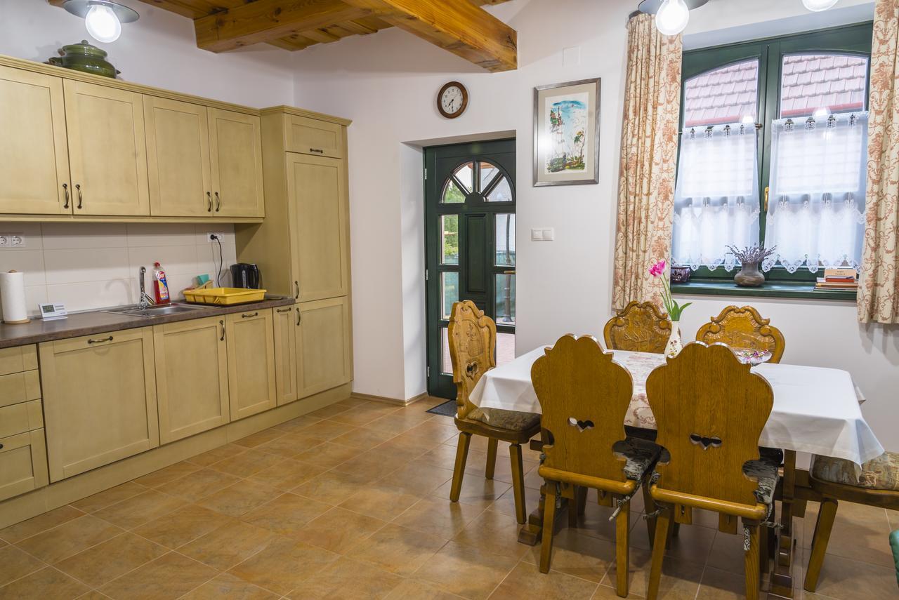 Tuendergyoengye Apartmanhaz Зирц Экстерьер фото